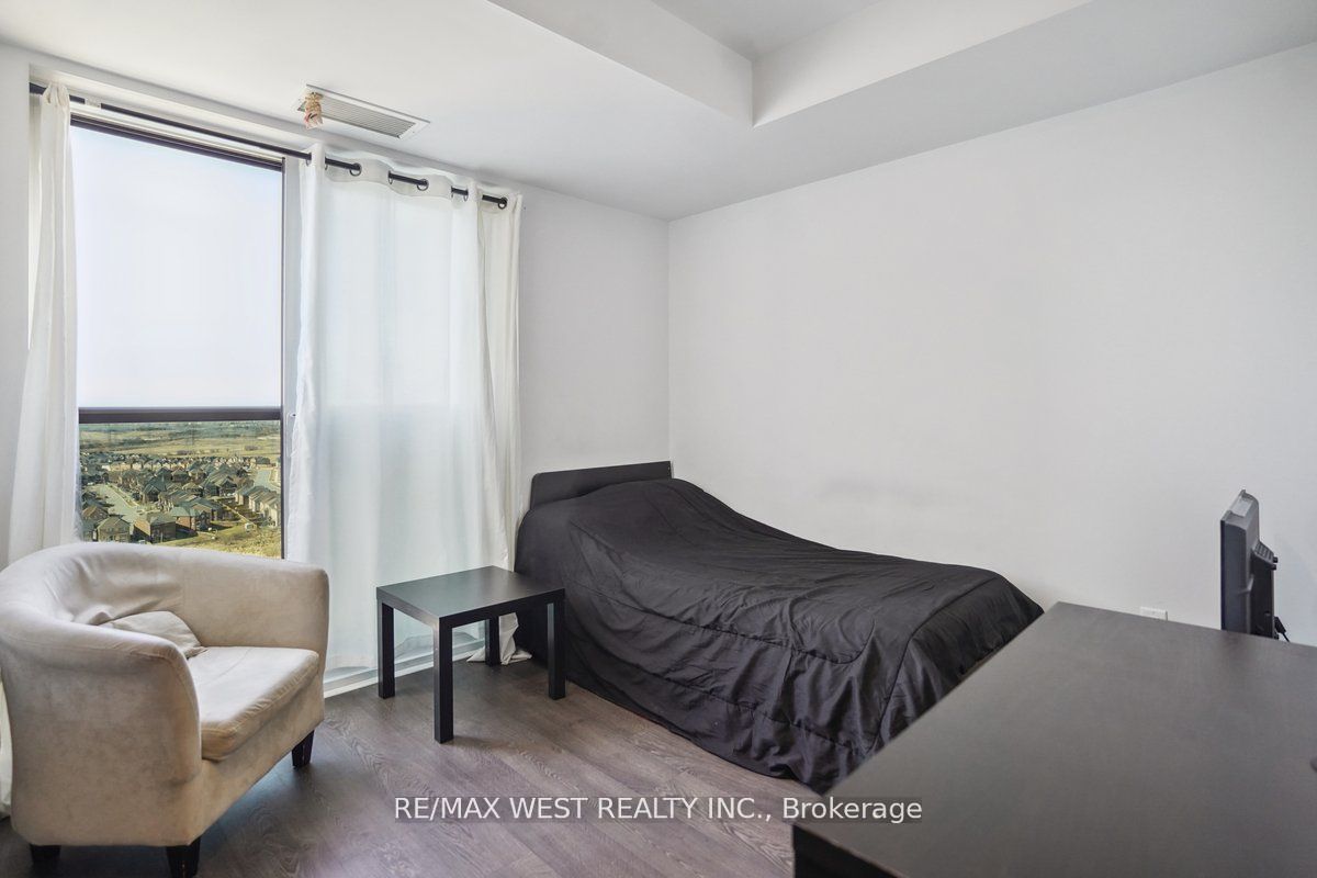 2550 Simcoe Street N #2003