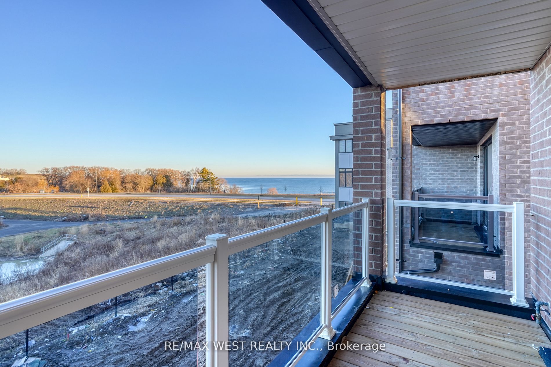 11 Yacht Dr