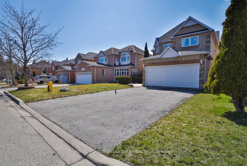 1446 Sandhurst Crescent