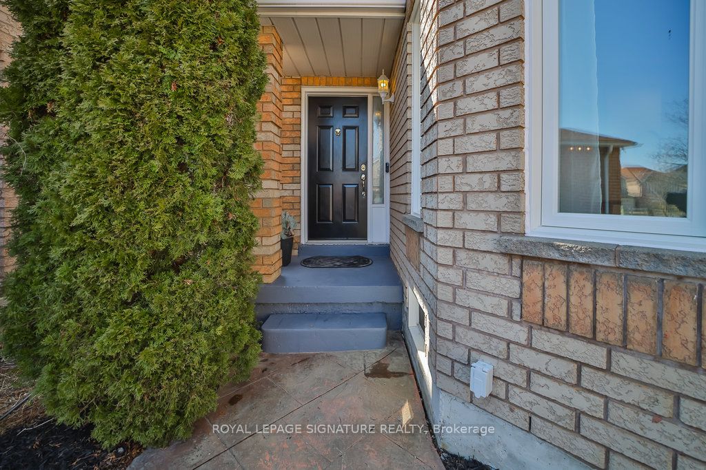 1446 Sandhurst Crescent