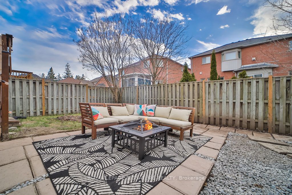 1446 Sandhurst Crescent