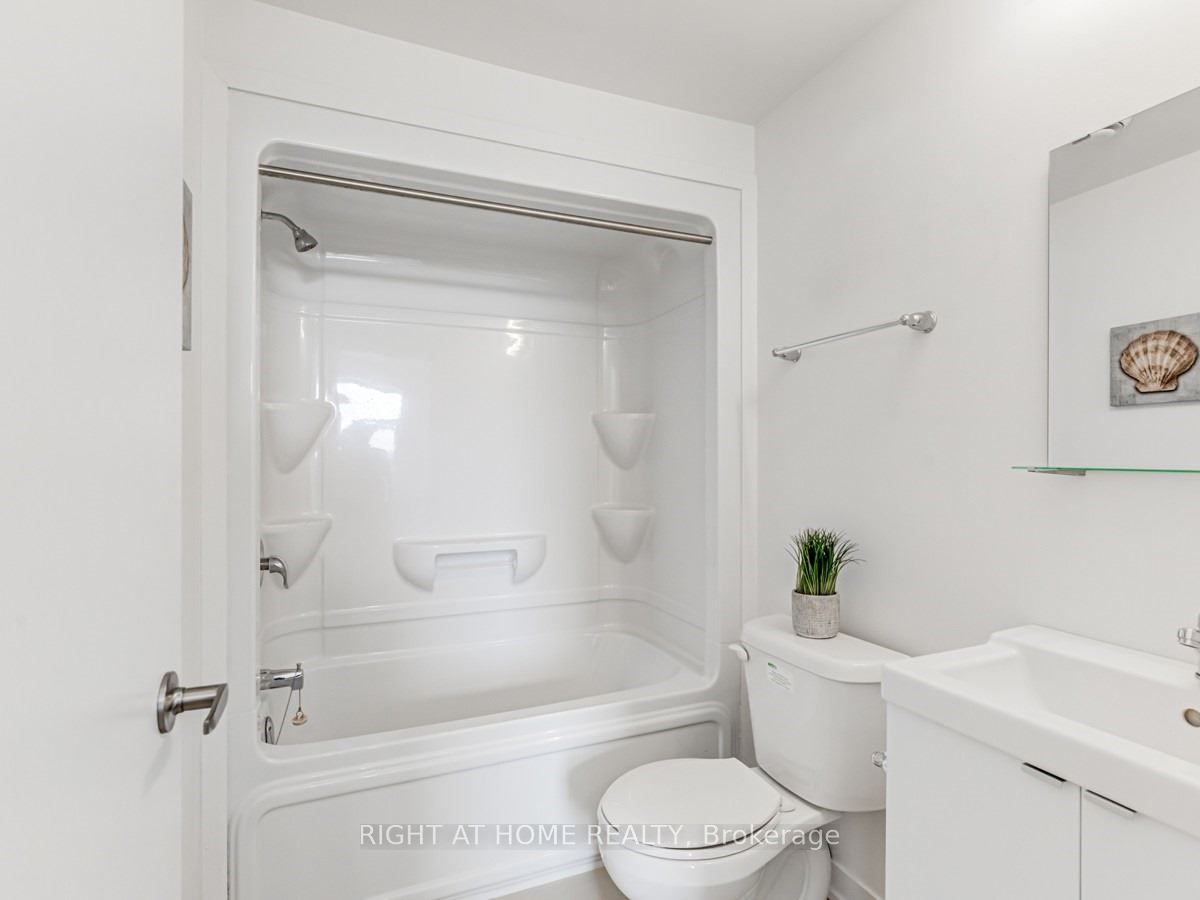 1760 Simcoe Street N #67