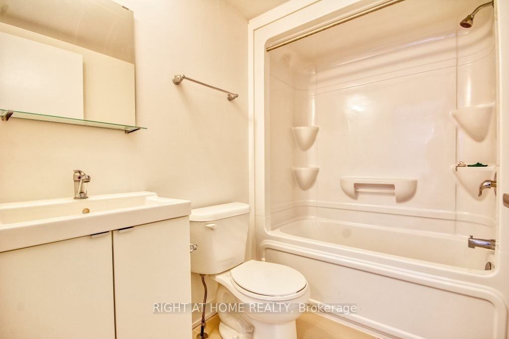 1760 Simcoe Street N #67