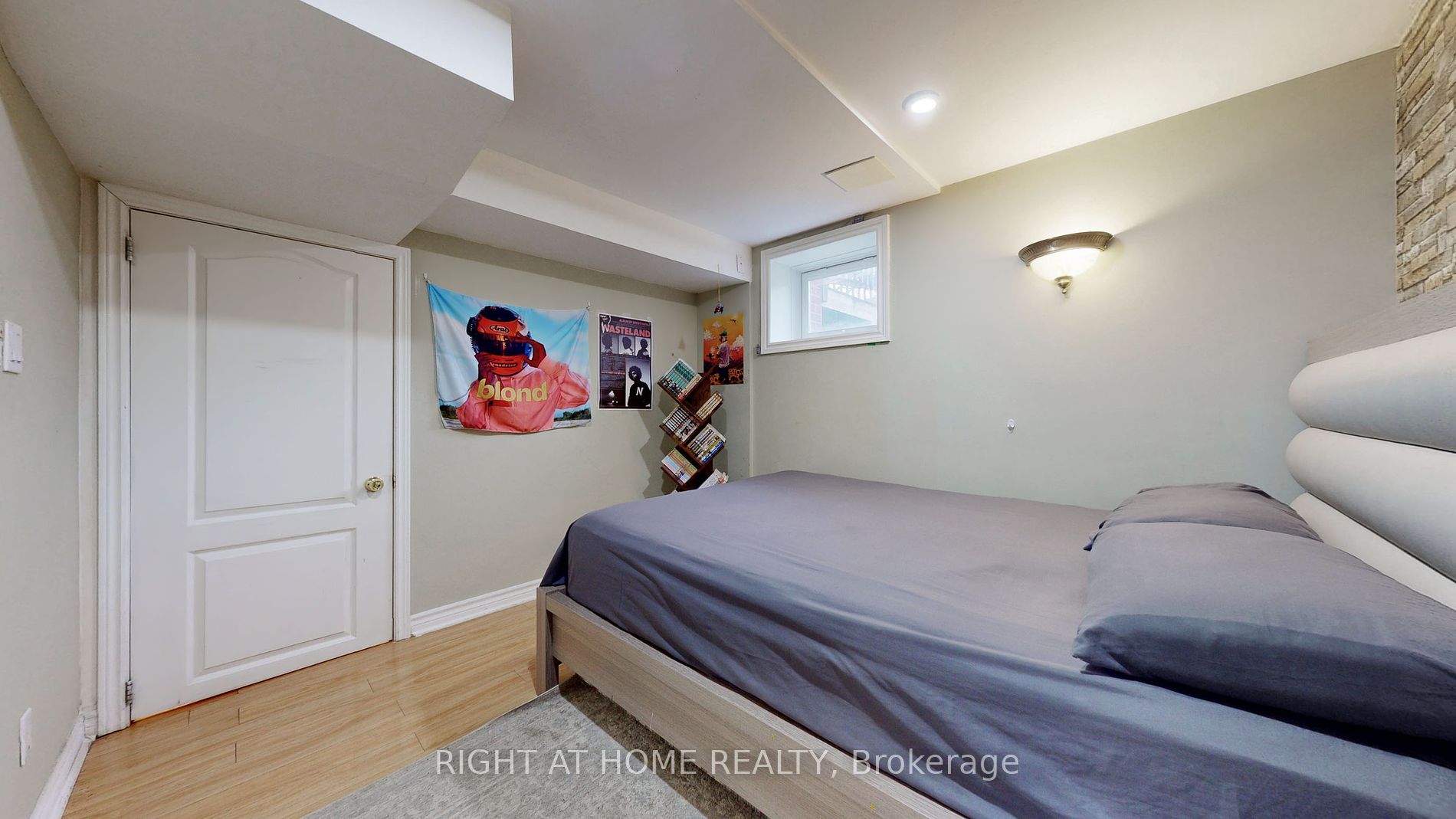 24 Holmes Crescent