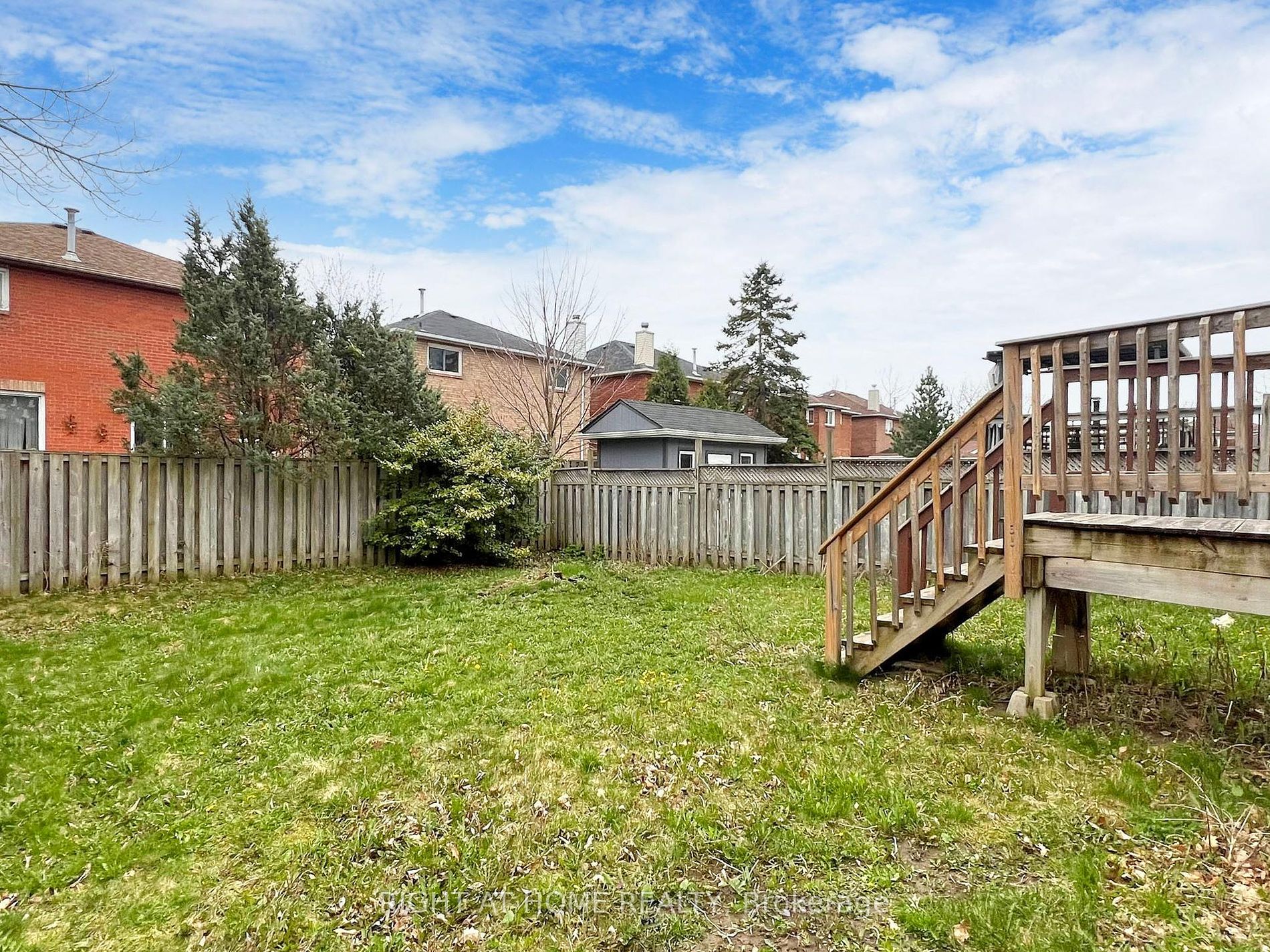 24 Holmes Crescent