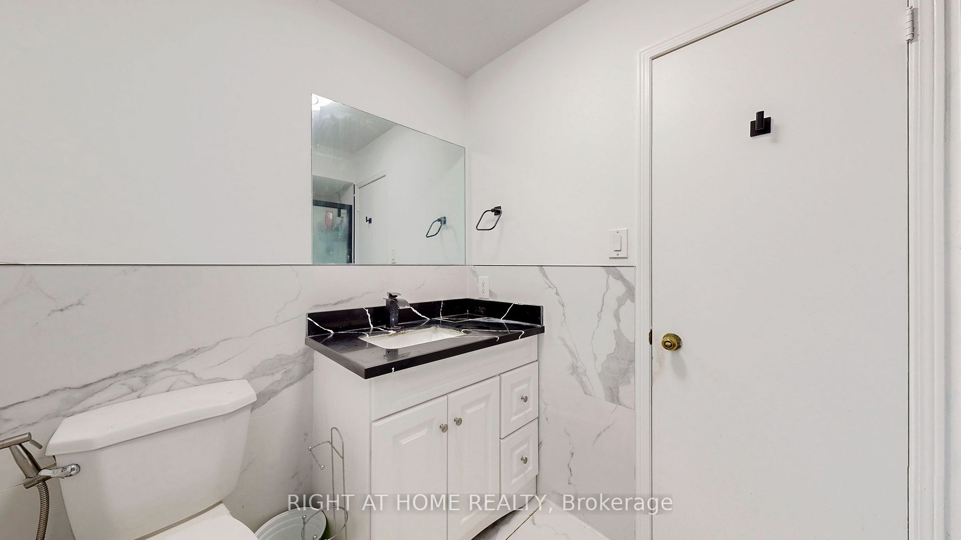 24 Holmes Crescent