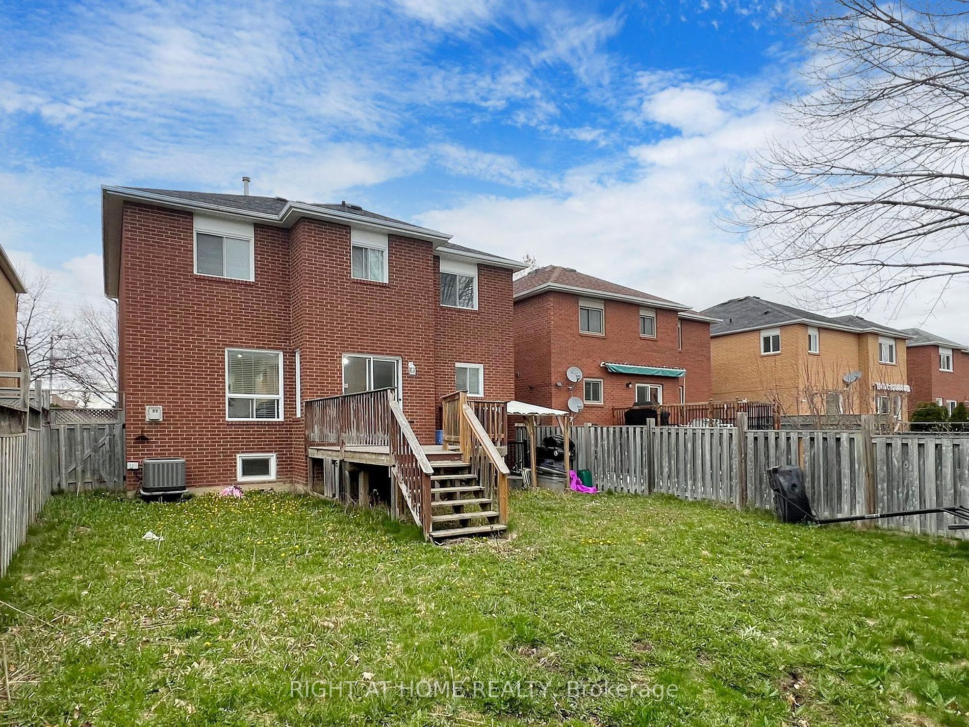 24 Holmes Crescent