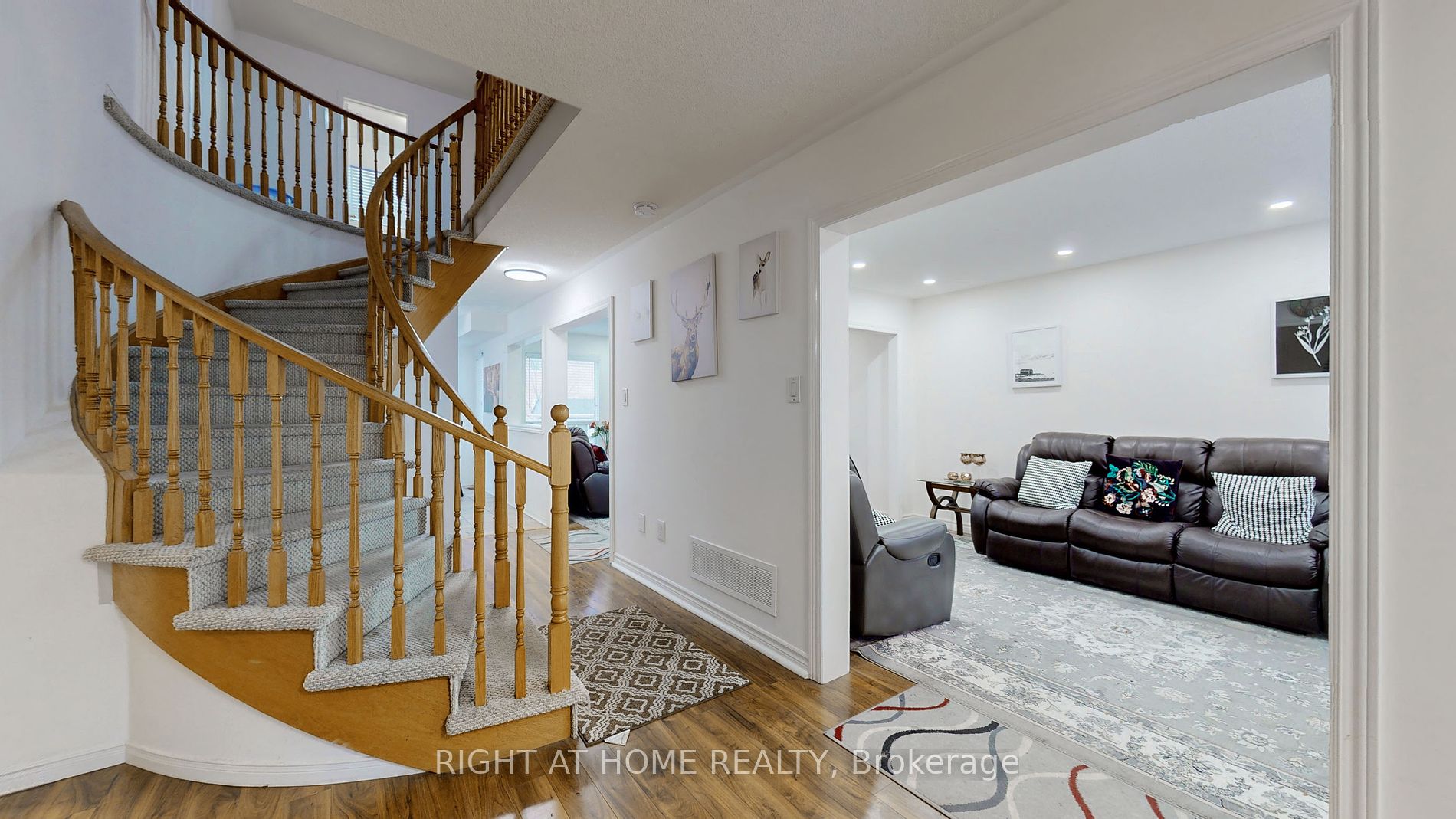 24 Holmes Crescent
