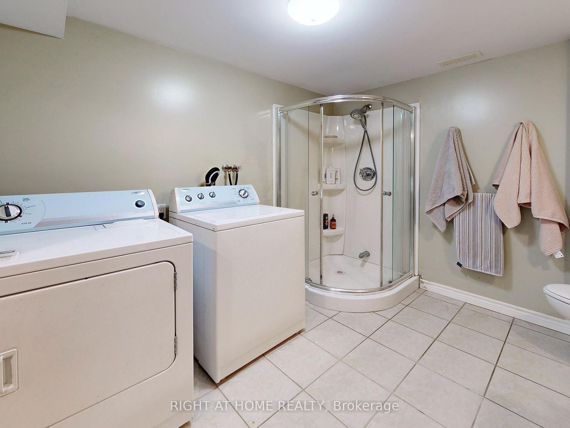 24 Holmes Crescent