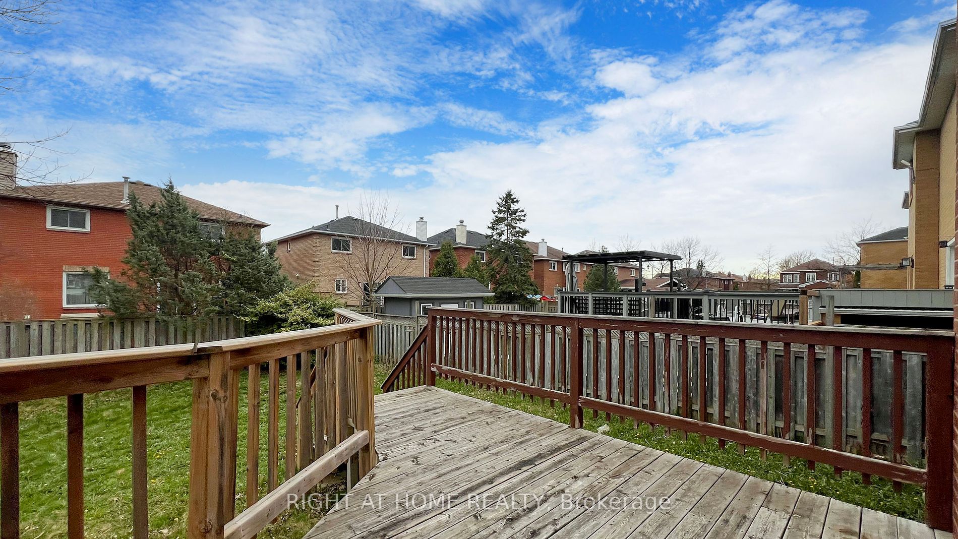24 Holmes Crescent