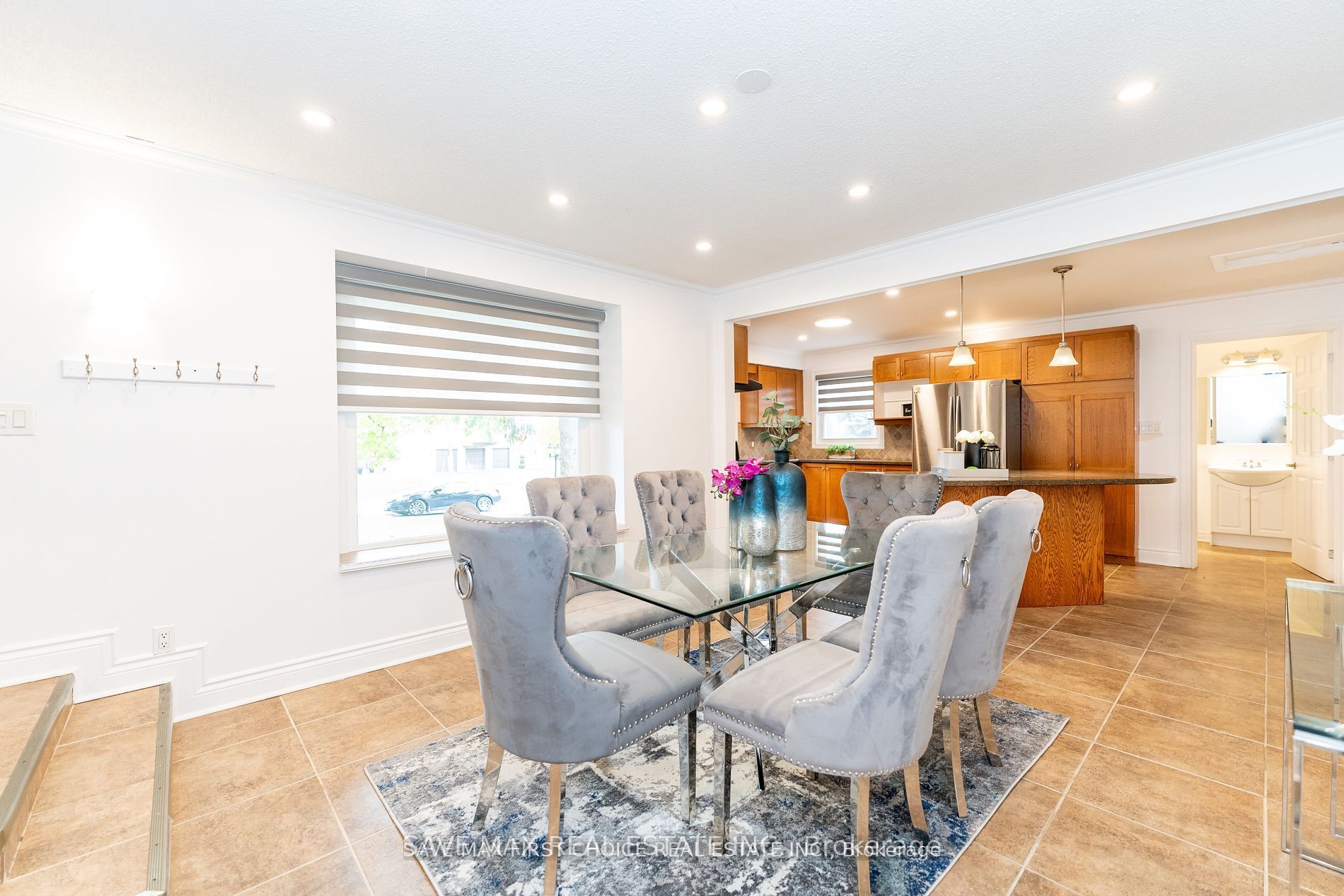 180 Columbus Road W