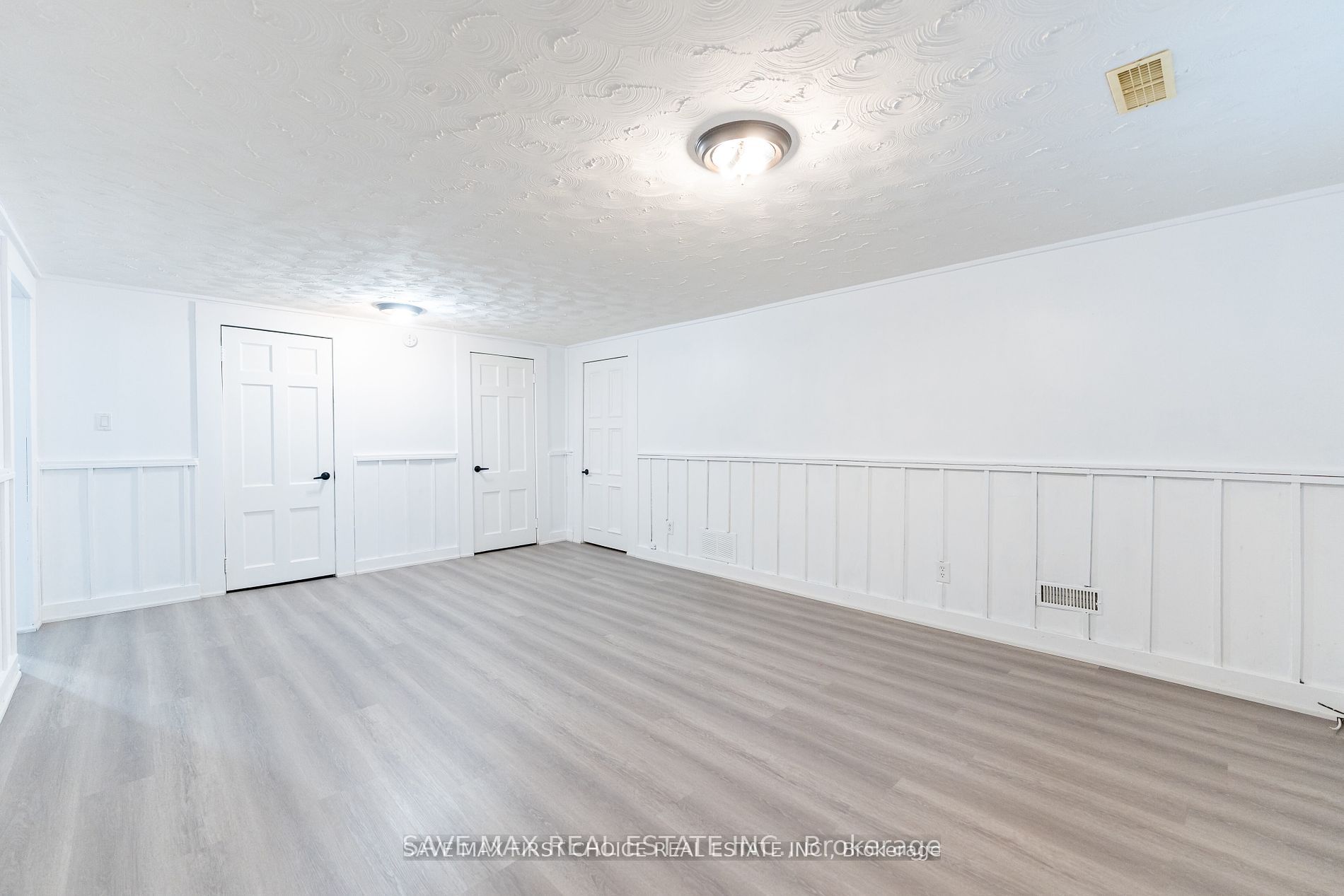 180 Columbus Road W