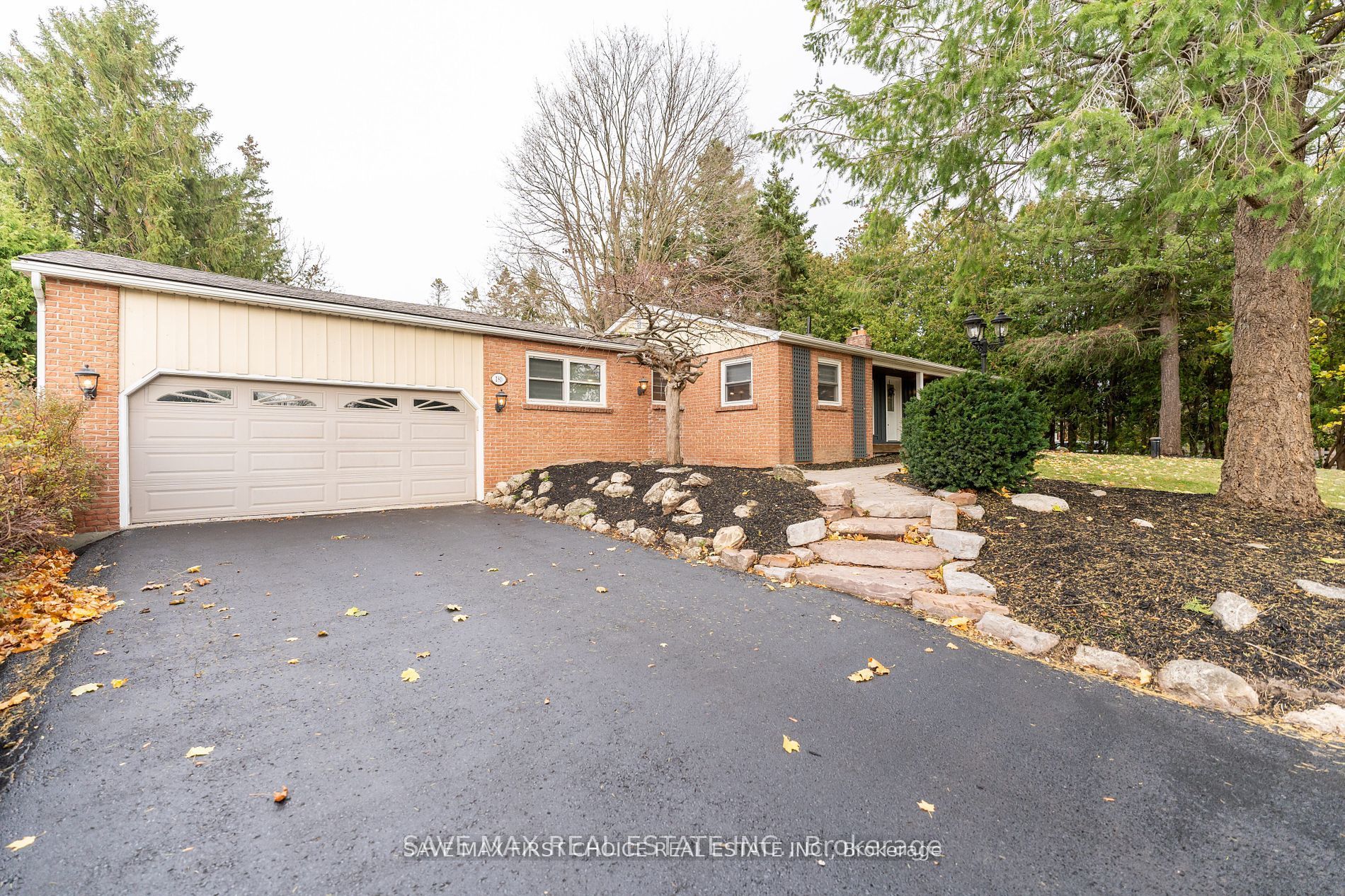 180 Columbus Road W