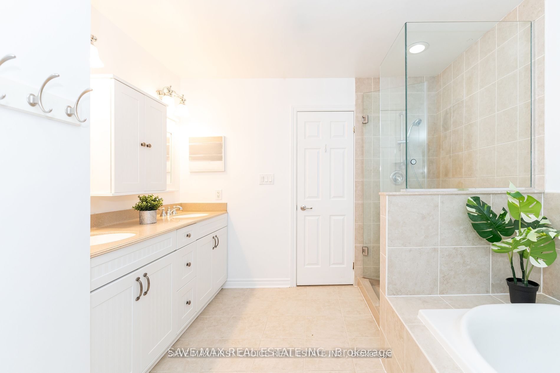 180 Columbus Road W