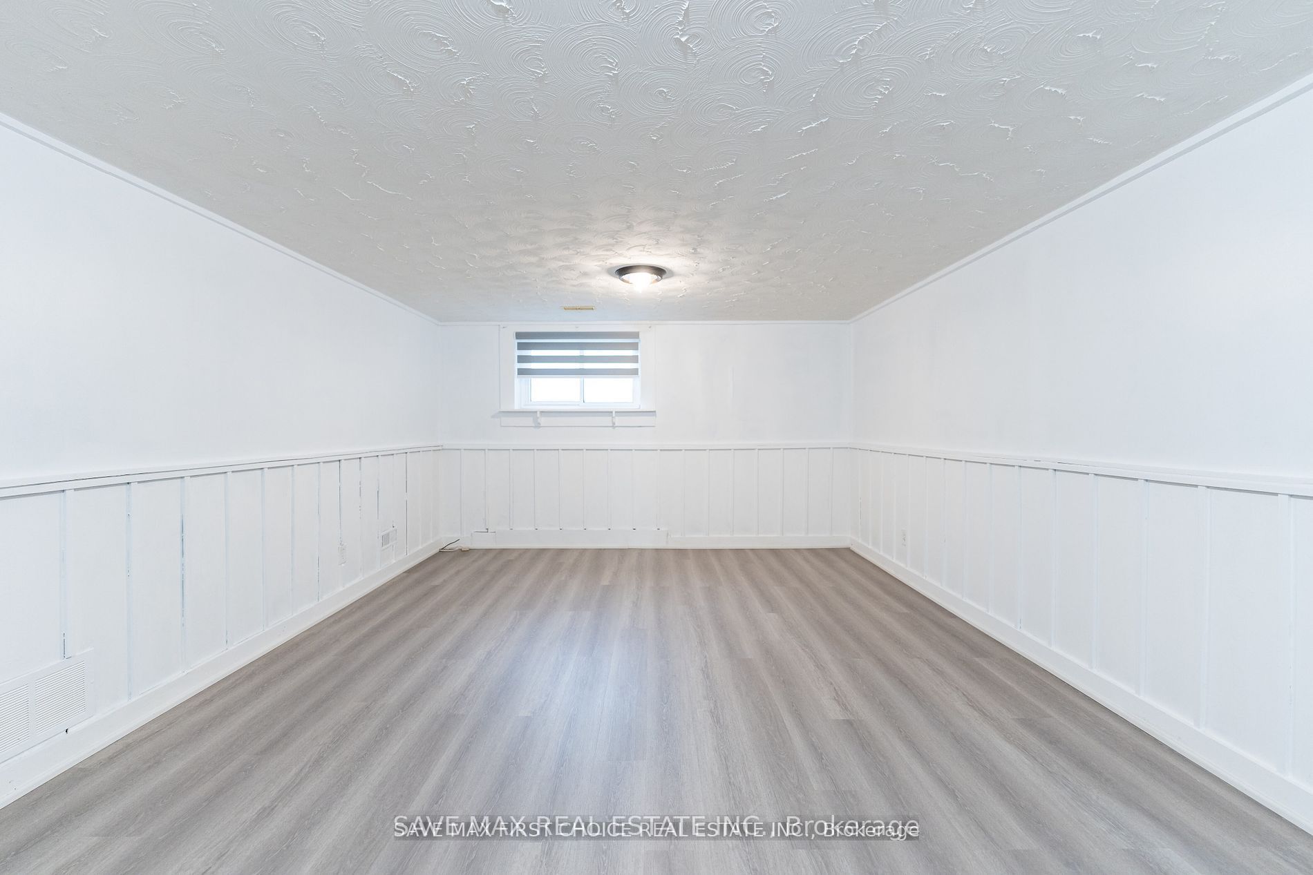 180 Columbus Road W