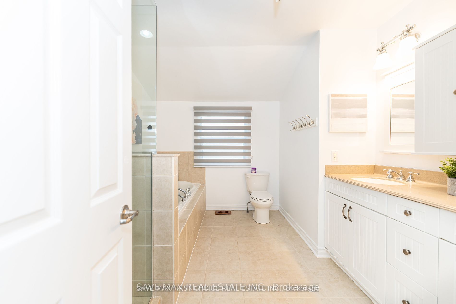 180 Columbus Road W