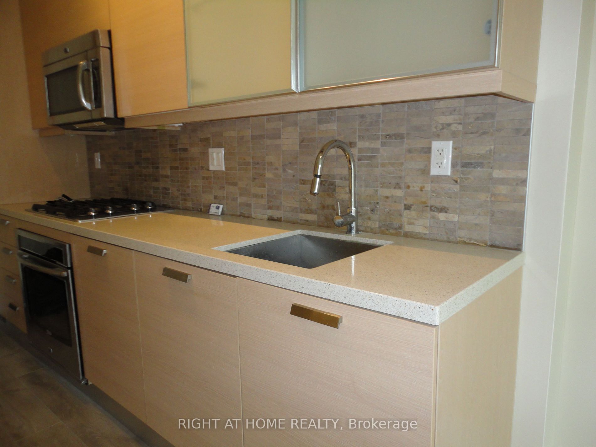 66 Kippendavie Ave, #217