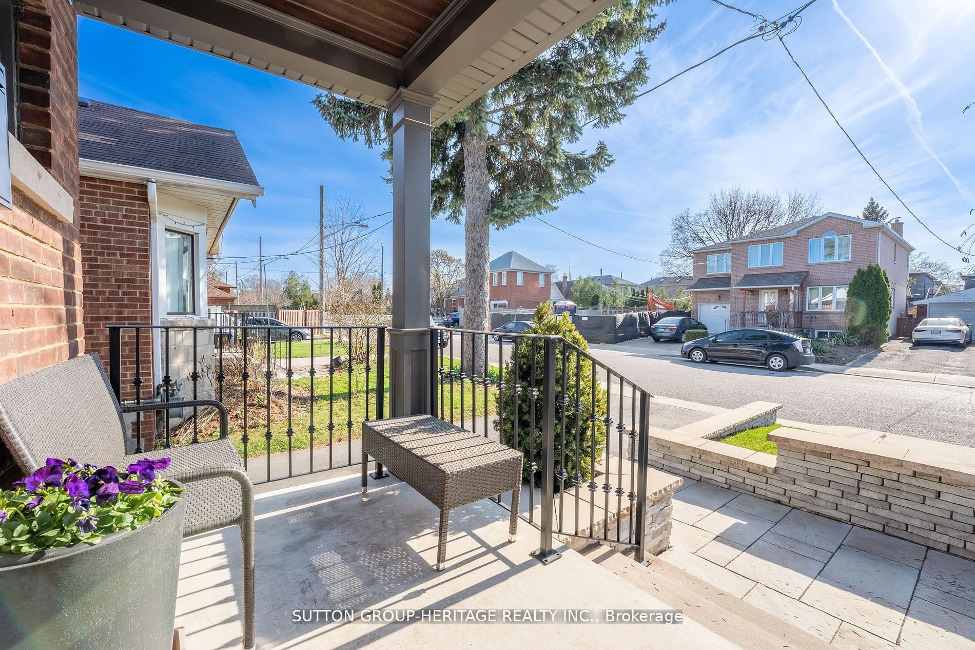 33 Norlong Boulevard
