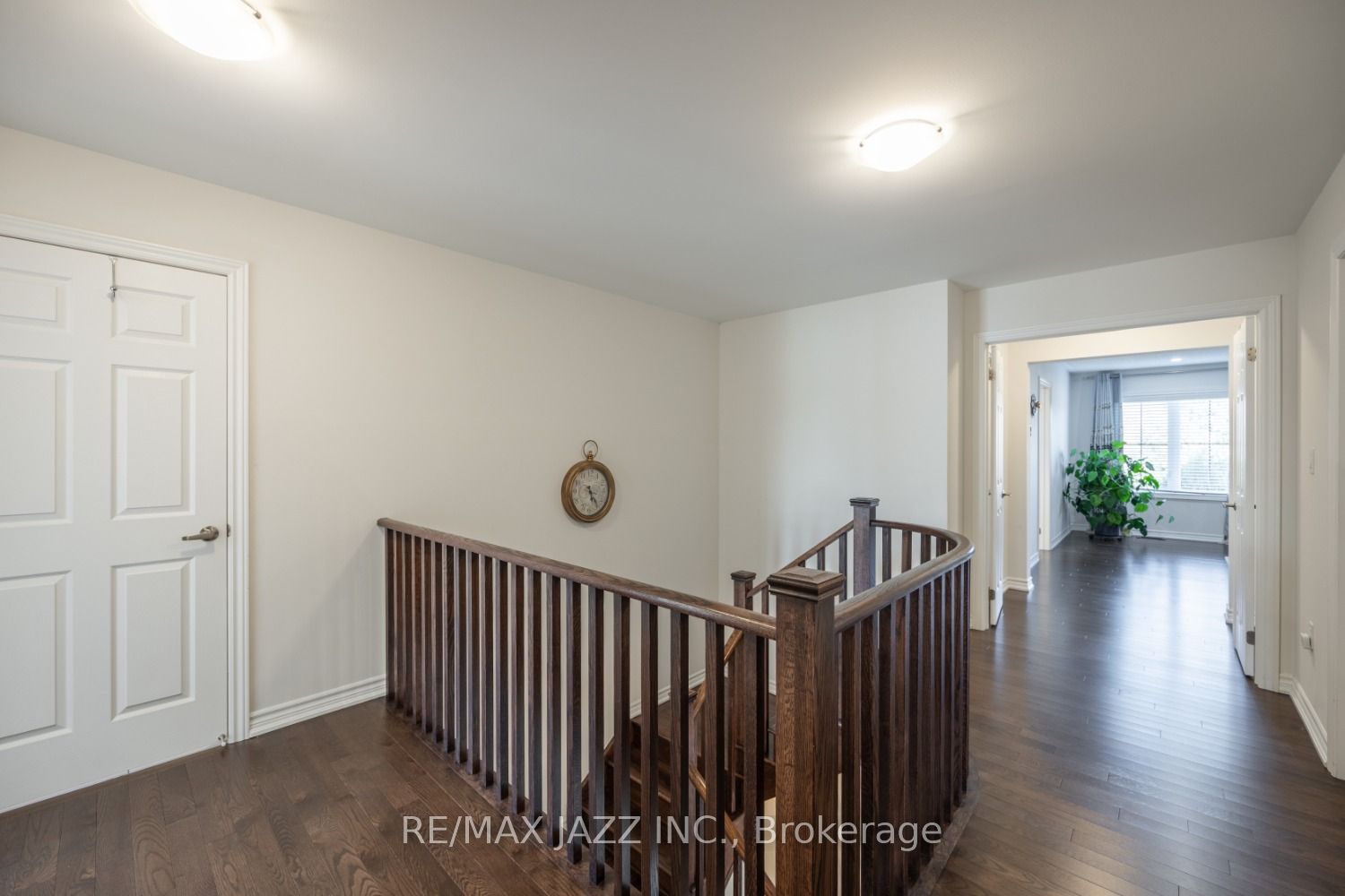 123 Crombie St
