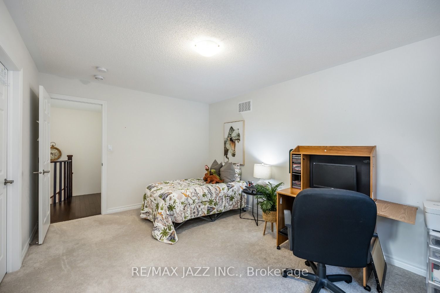 123 Crombie St