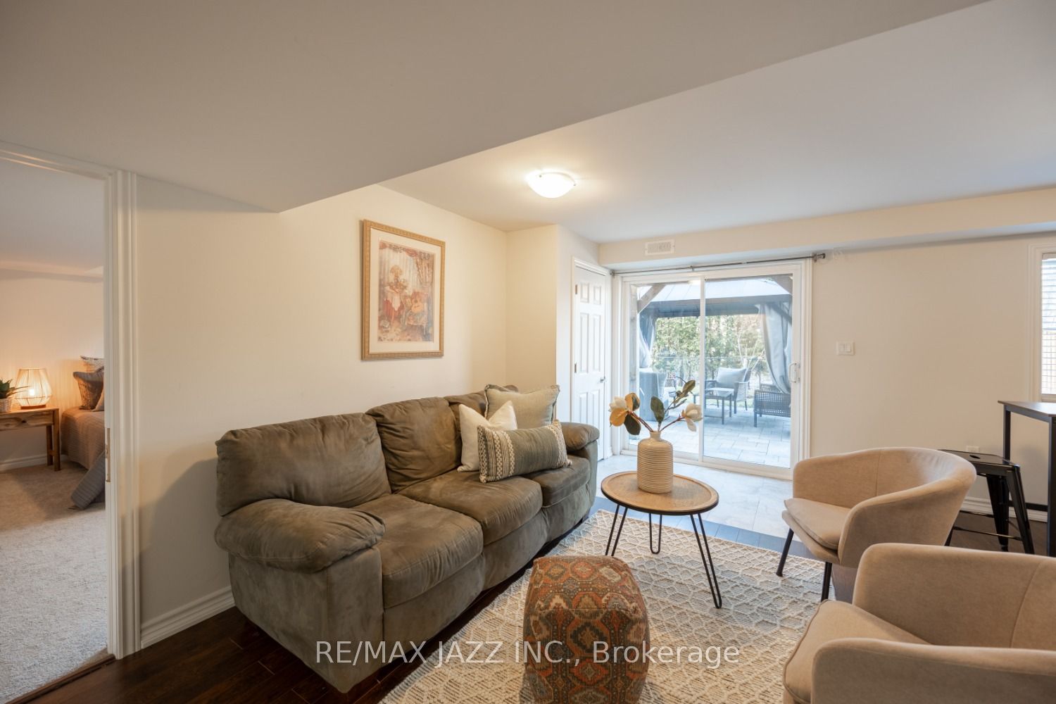 123 Crombie St