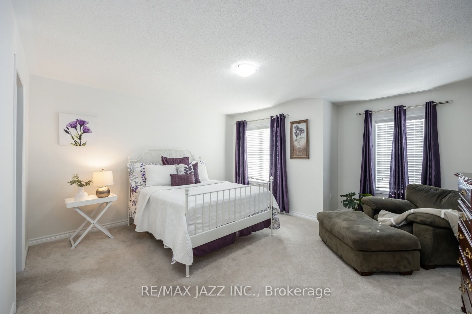 123 Crombie St