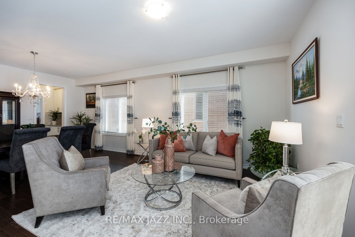 123 Crombie St