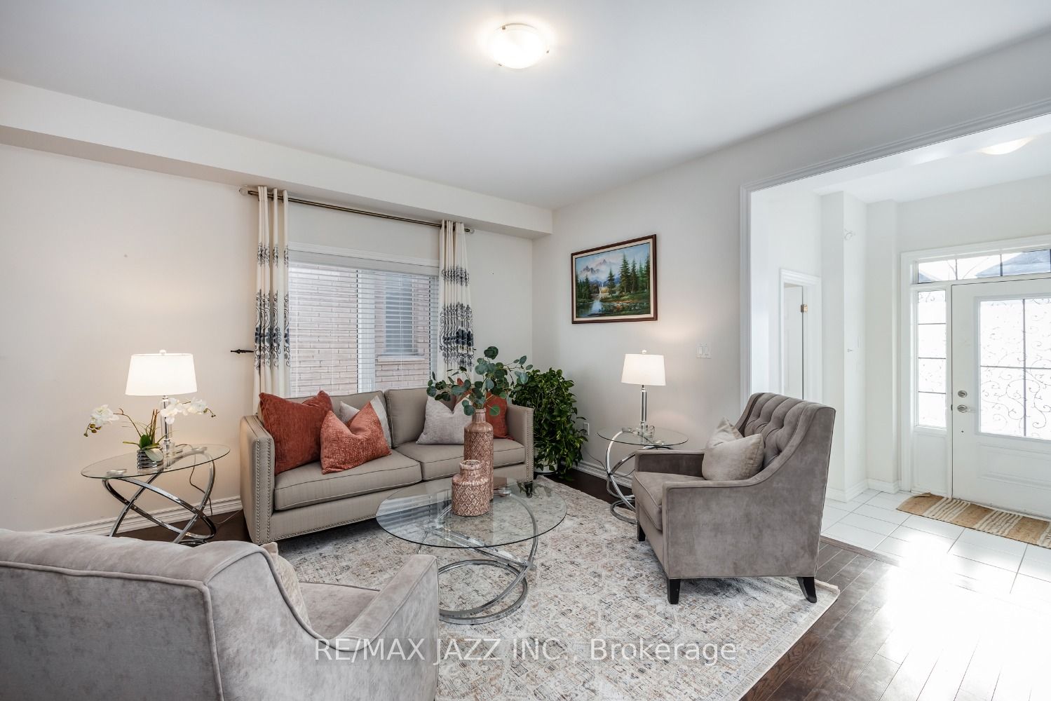 123 Crombie St