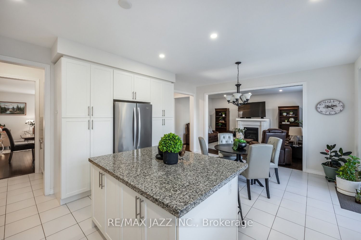 123 Crombie St