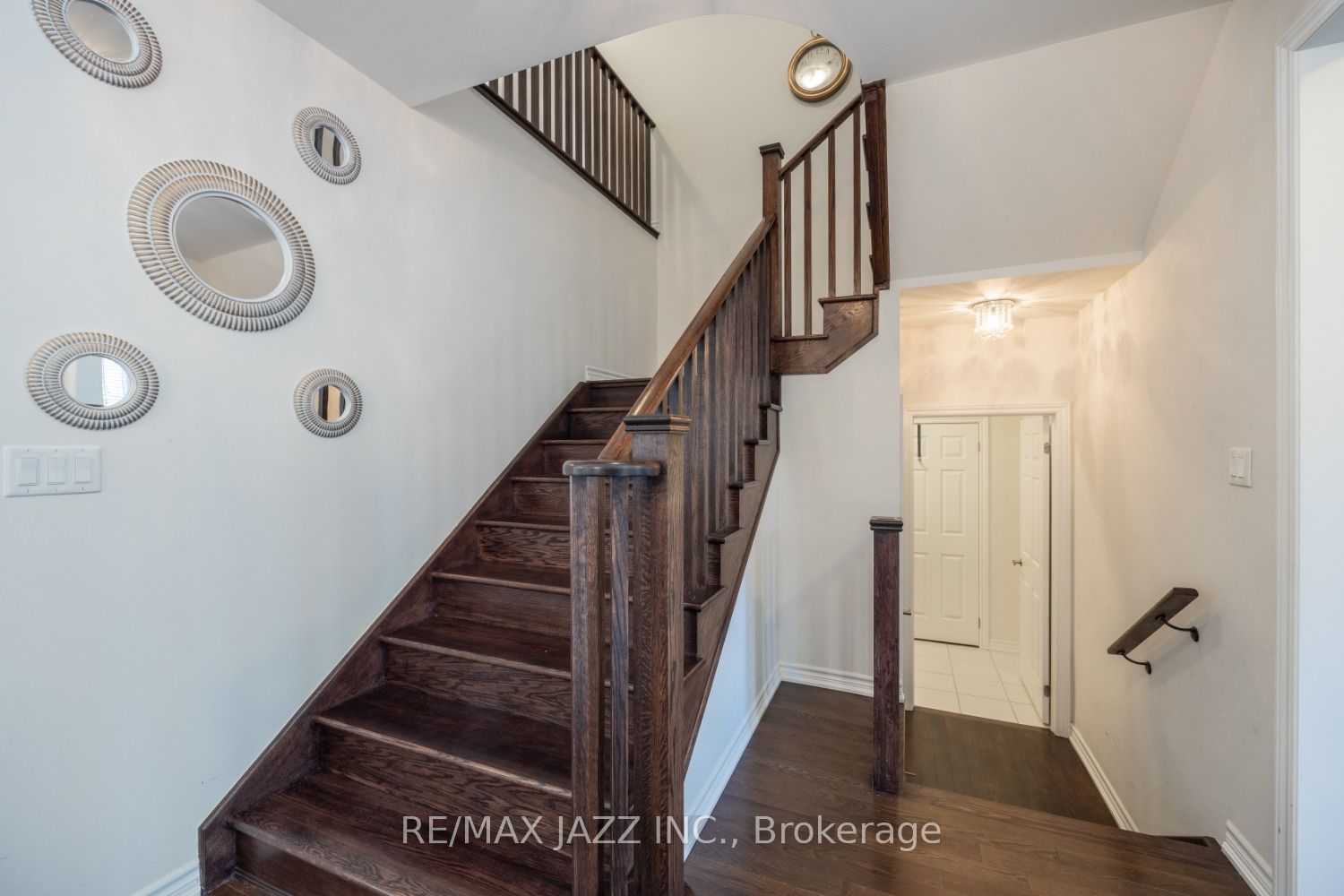 123 Crombie St