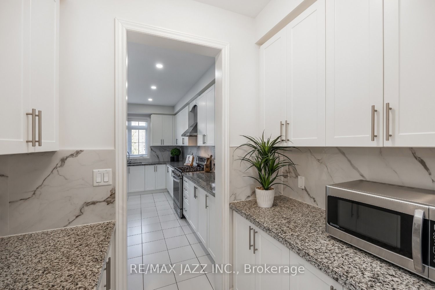123 Crombie St