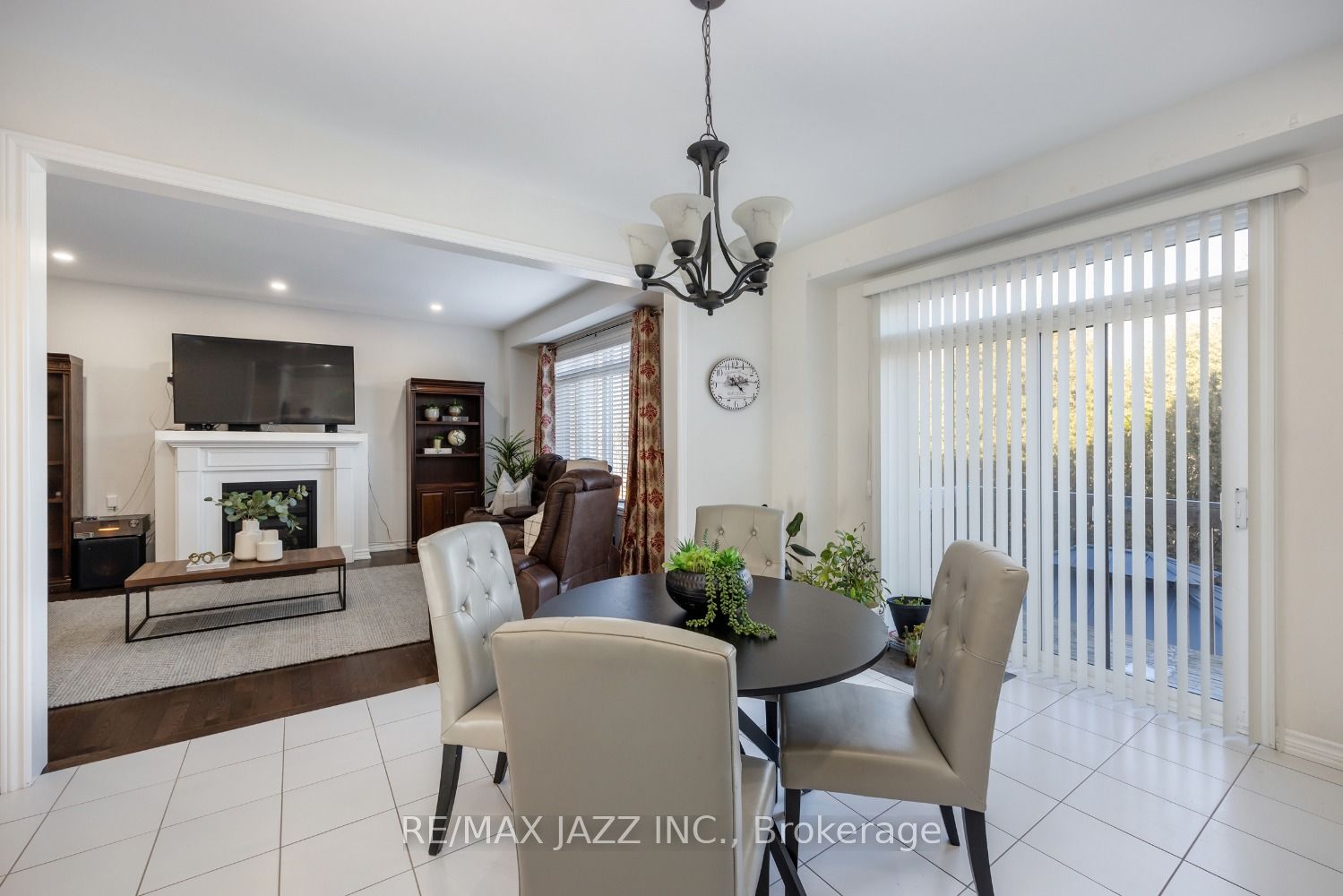 123 Crombie St