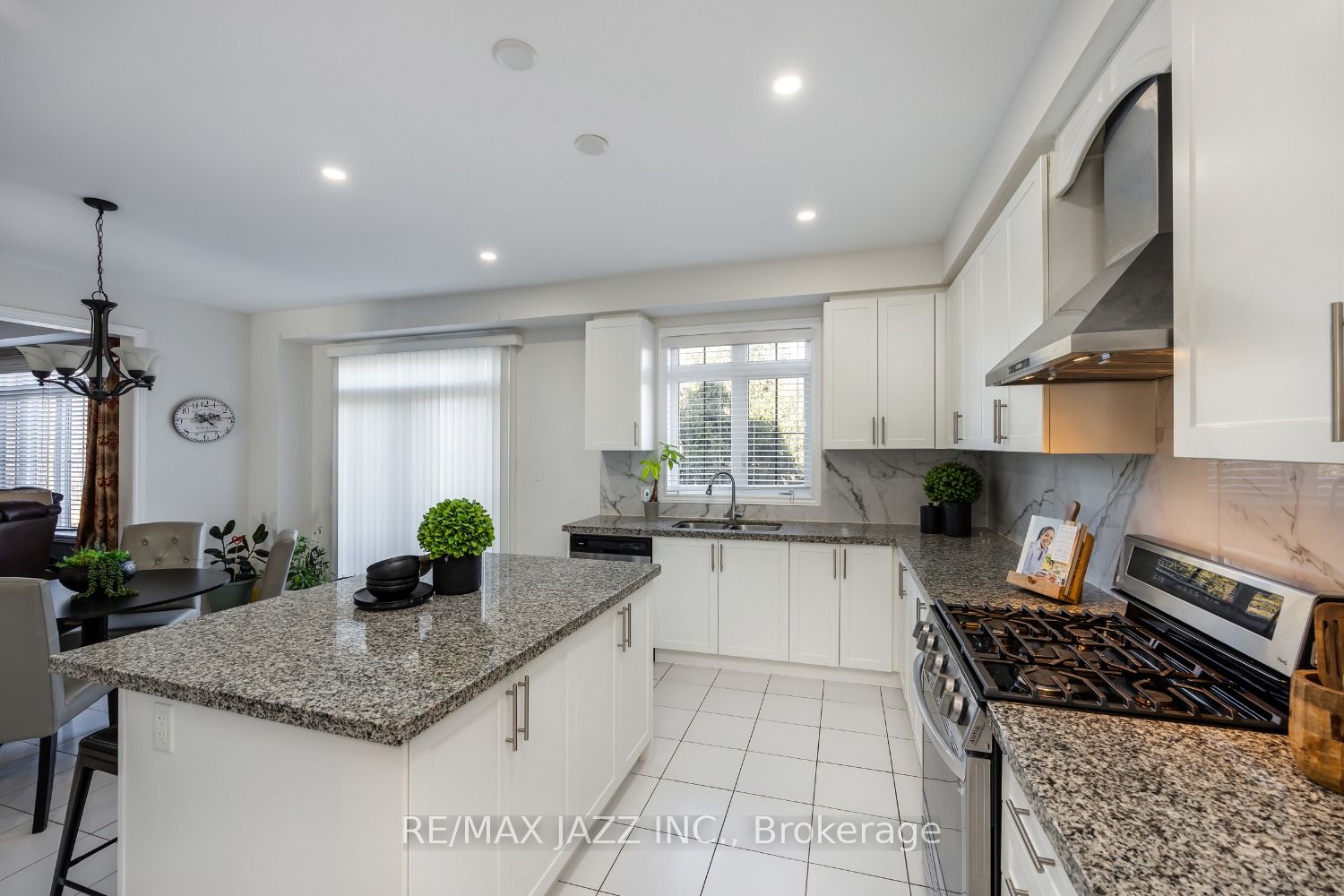 123 Crombie St