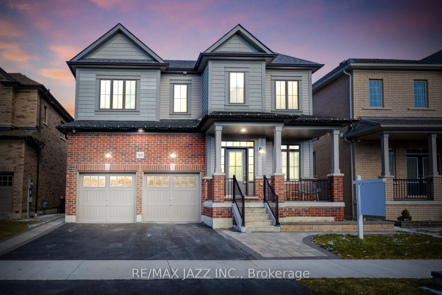 123 Crombie St