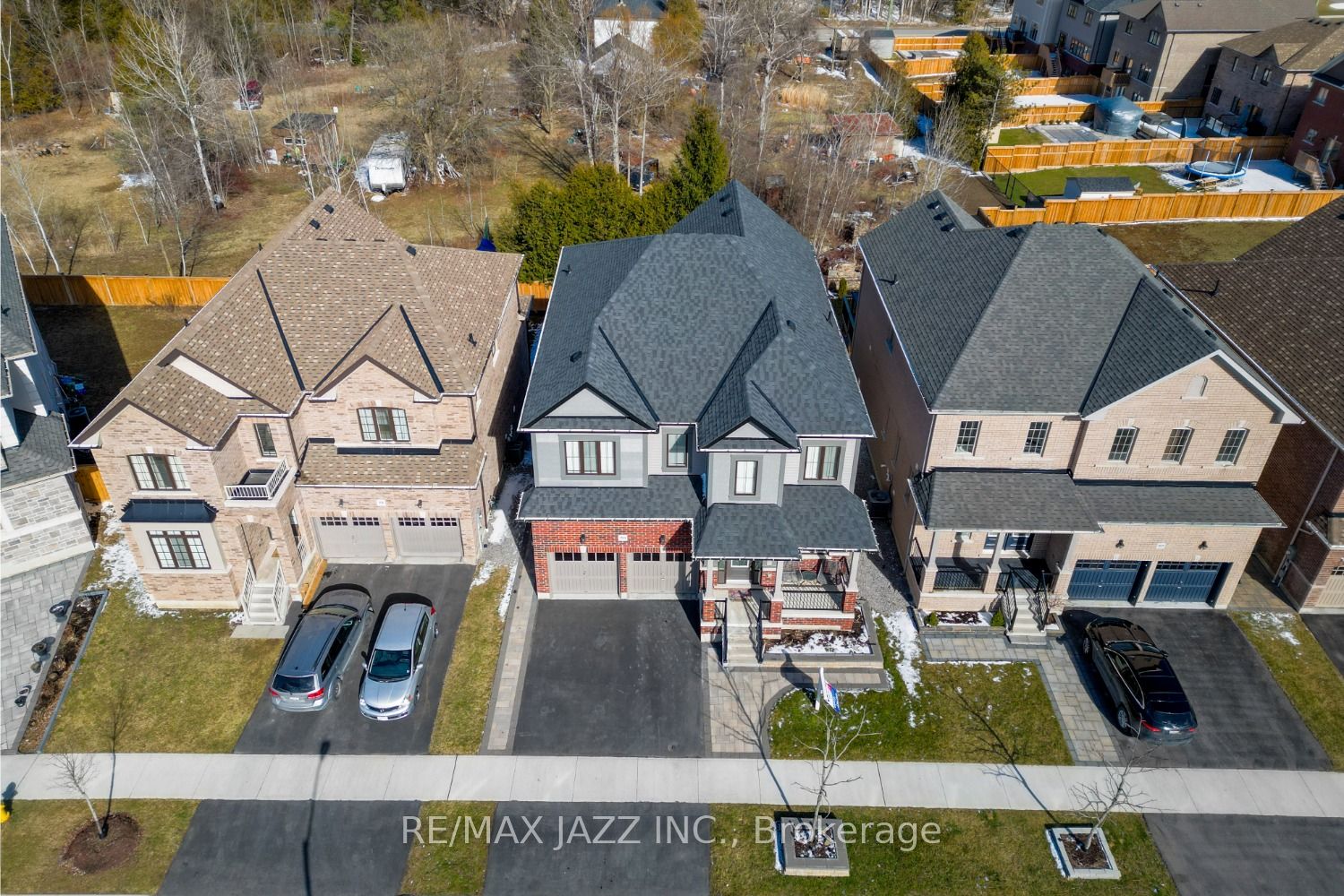 123 Crombie St
