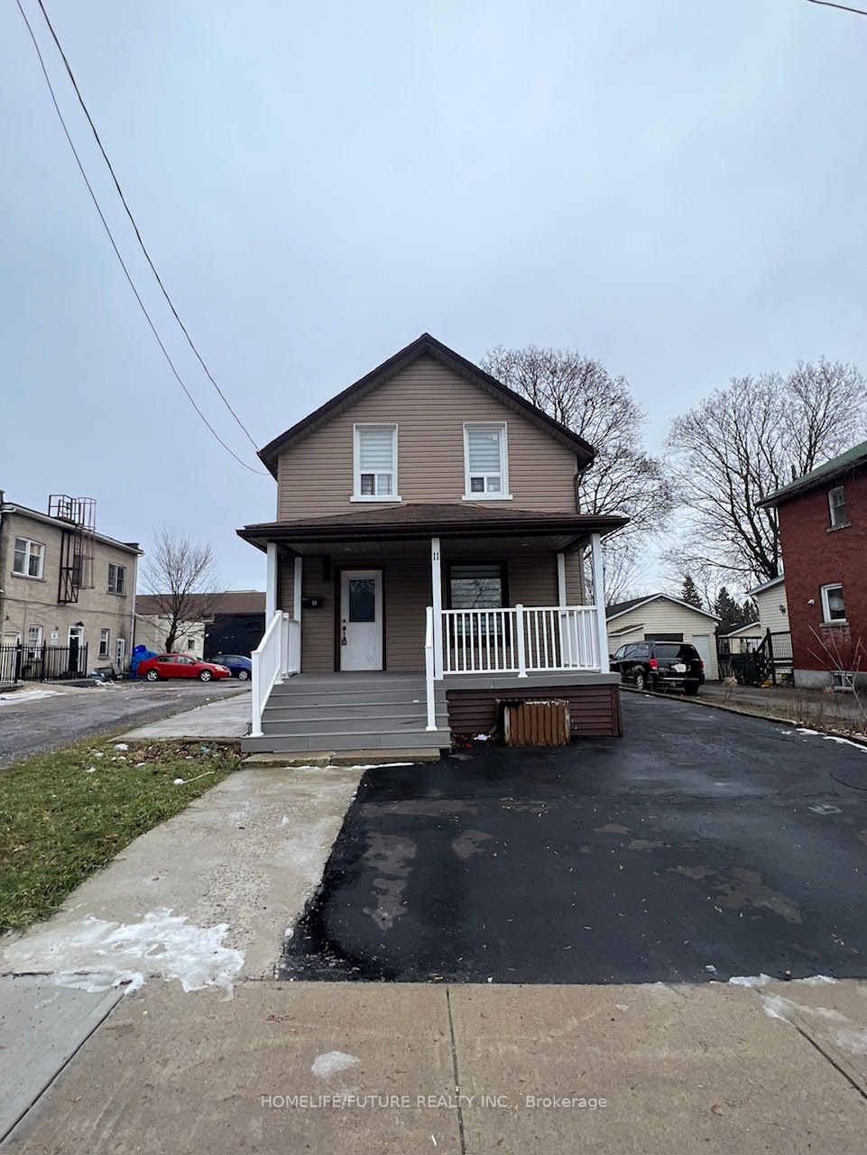 11 Hall St
