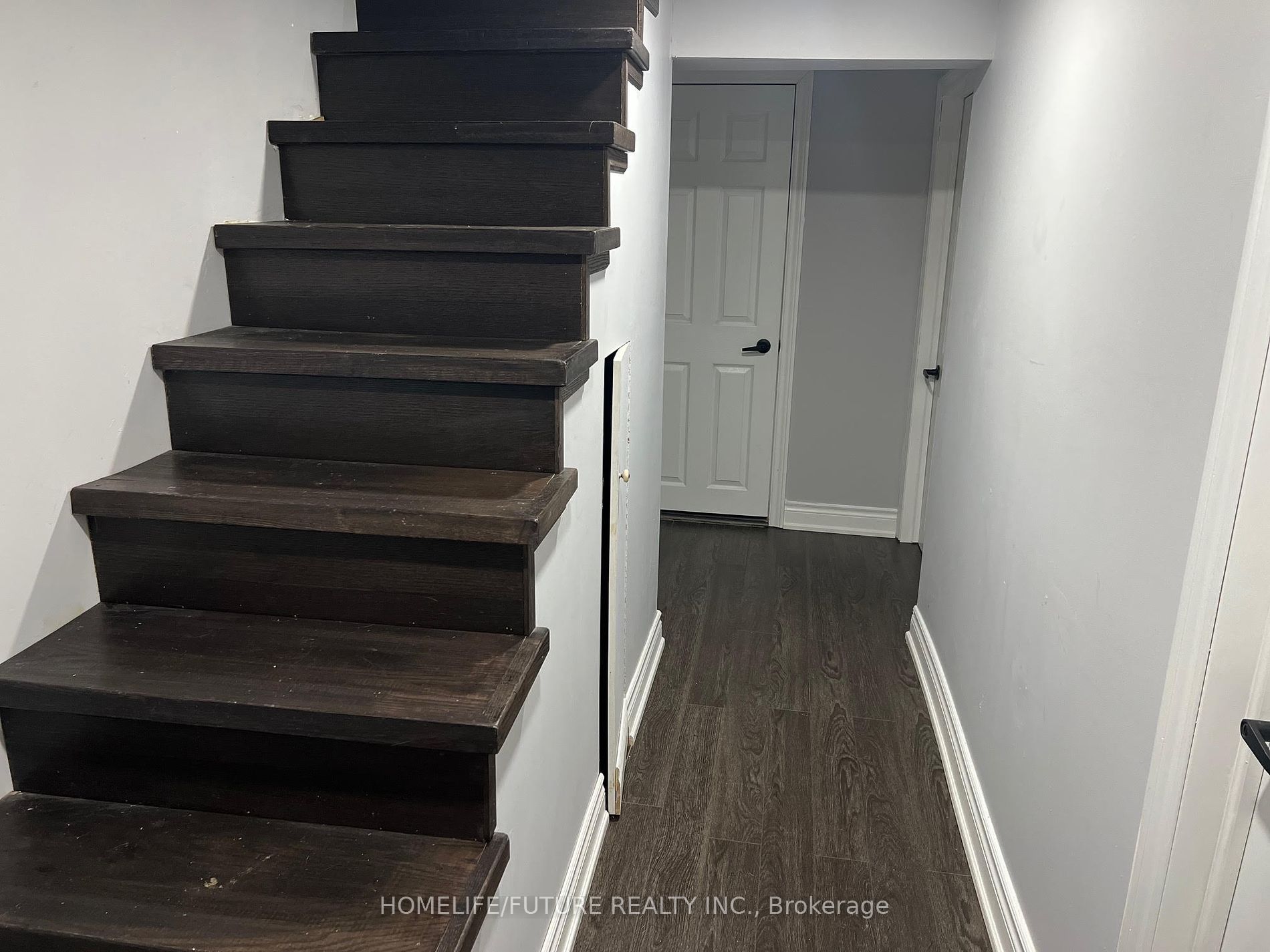 11 Hall St