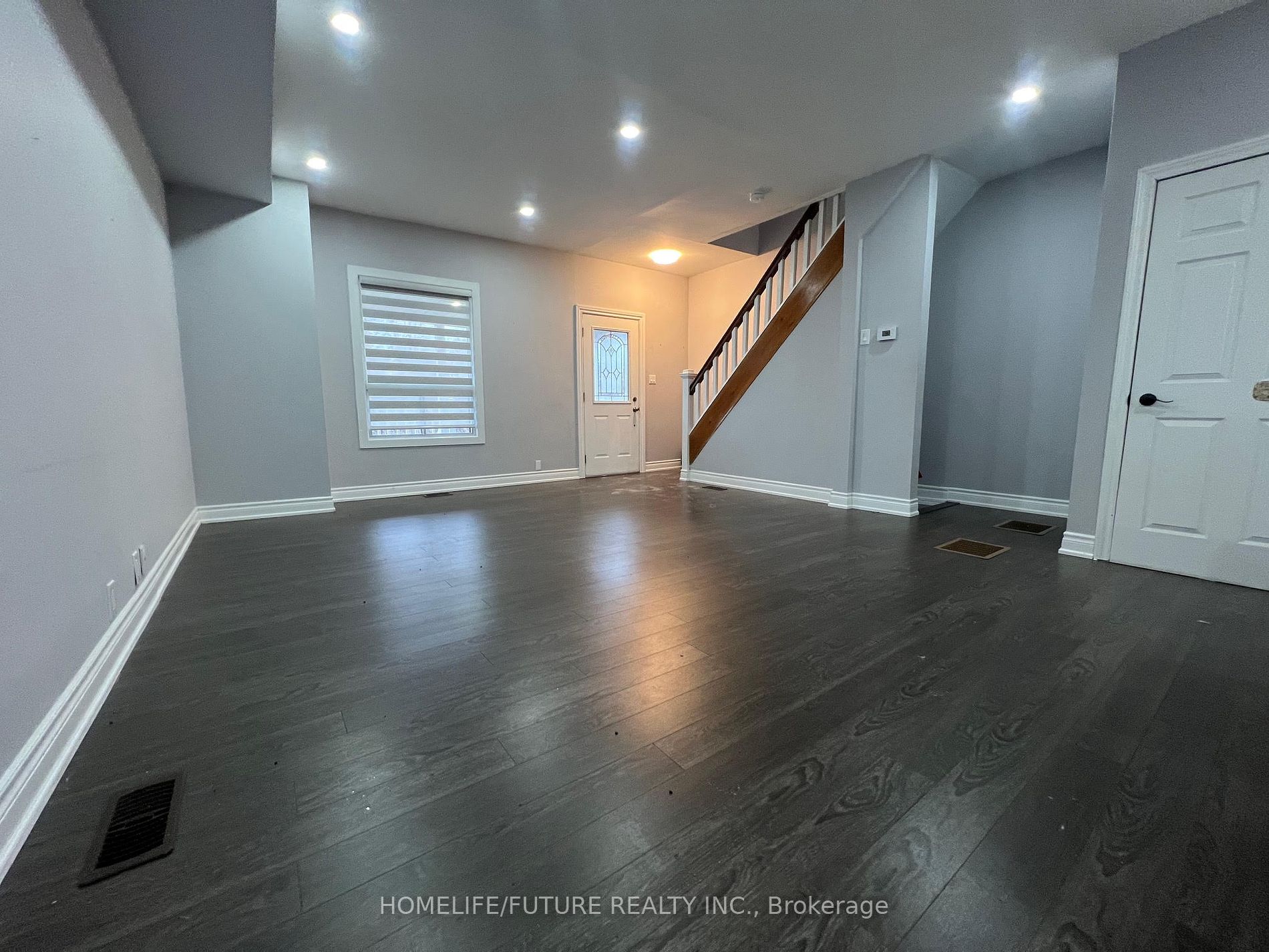 11 Hall St