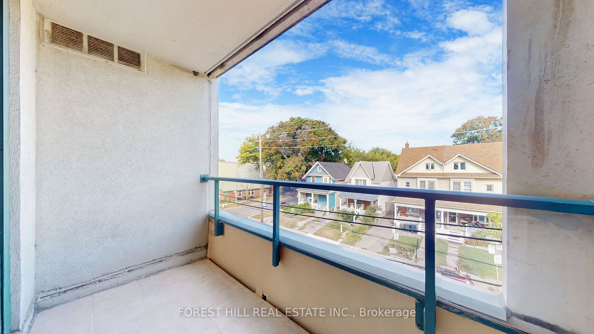1765 Queen St E, #306