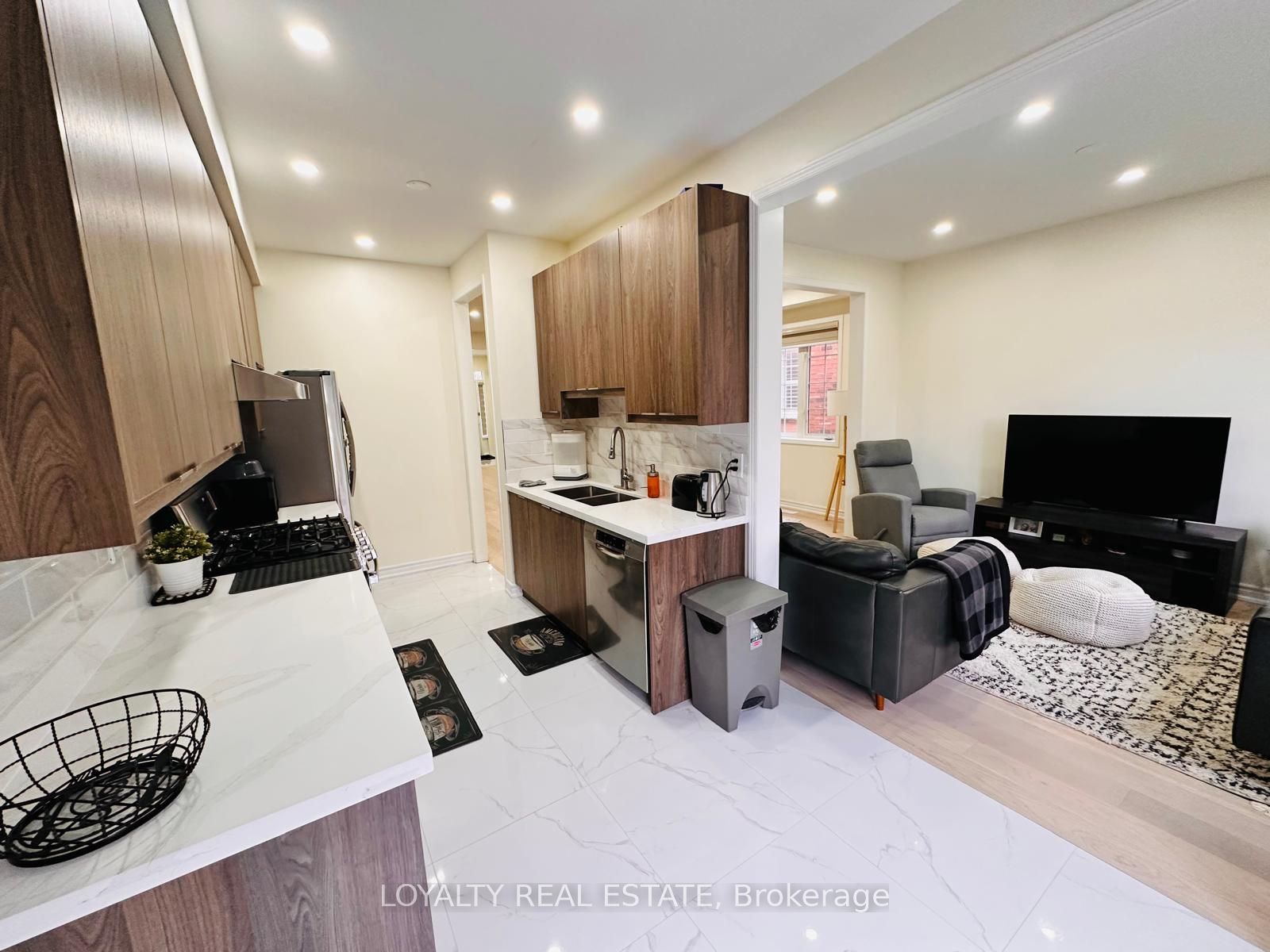 28 Thorp Crescent