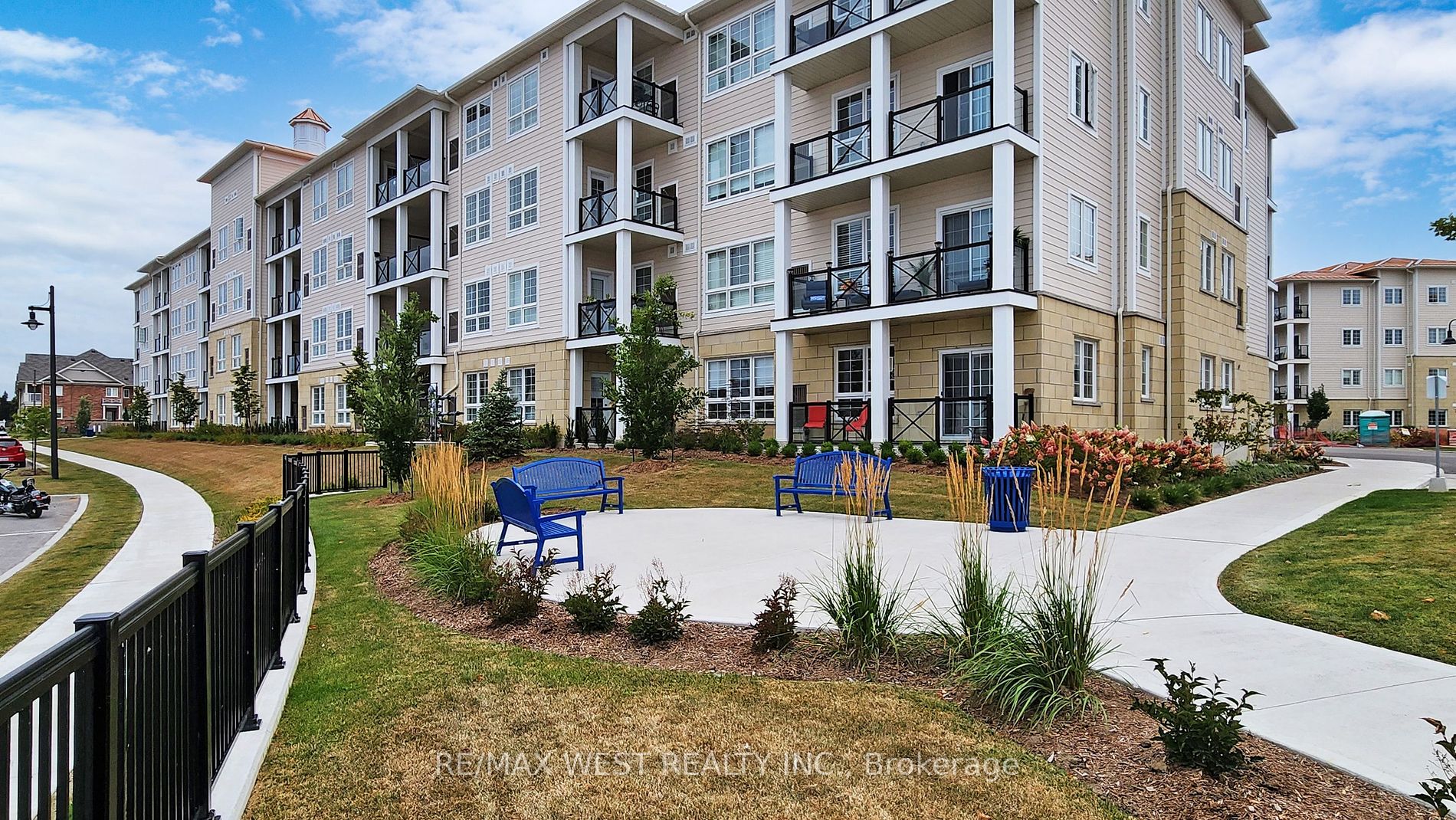 50 Lakebreeze Dr, #118
