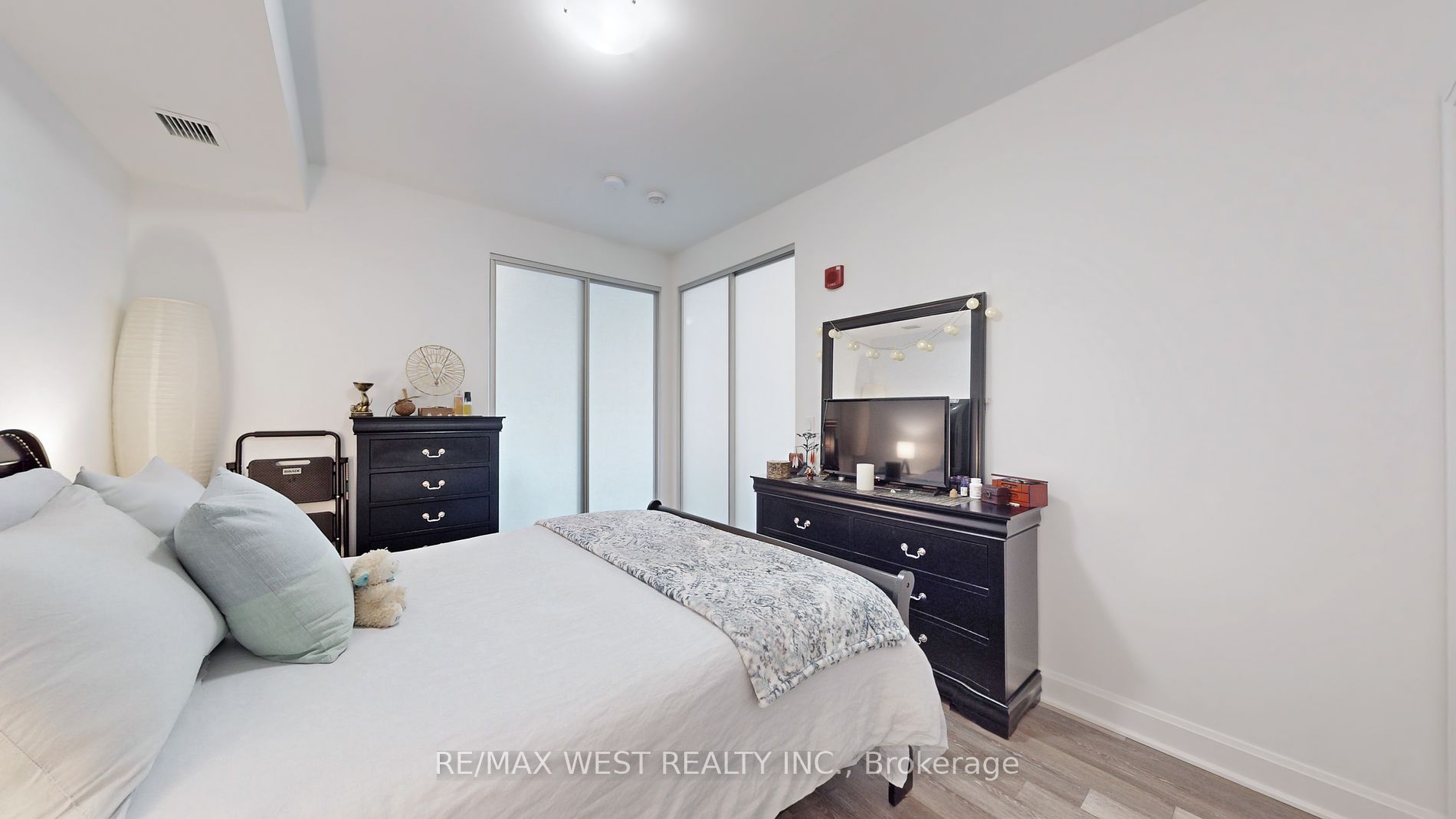 50 Lakebreeze Dr, #118
