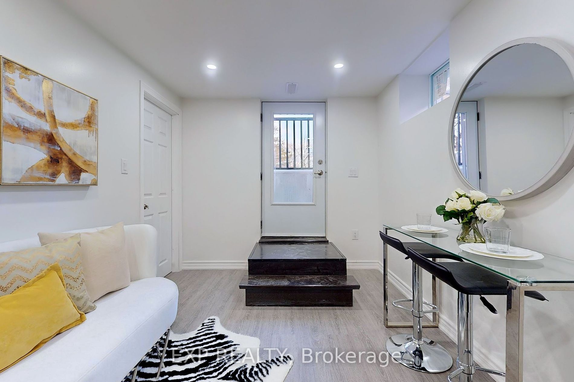 15 Vanbrugh Ave