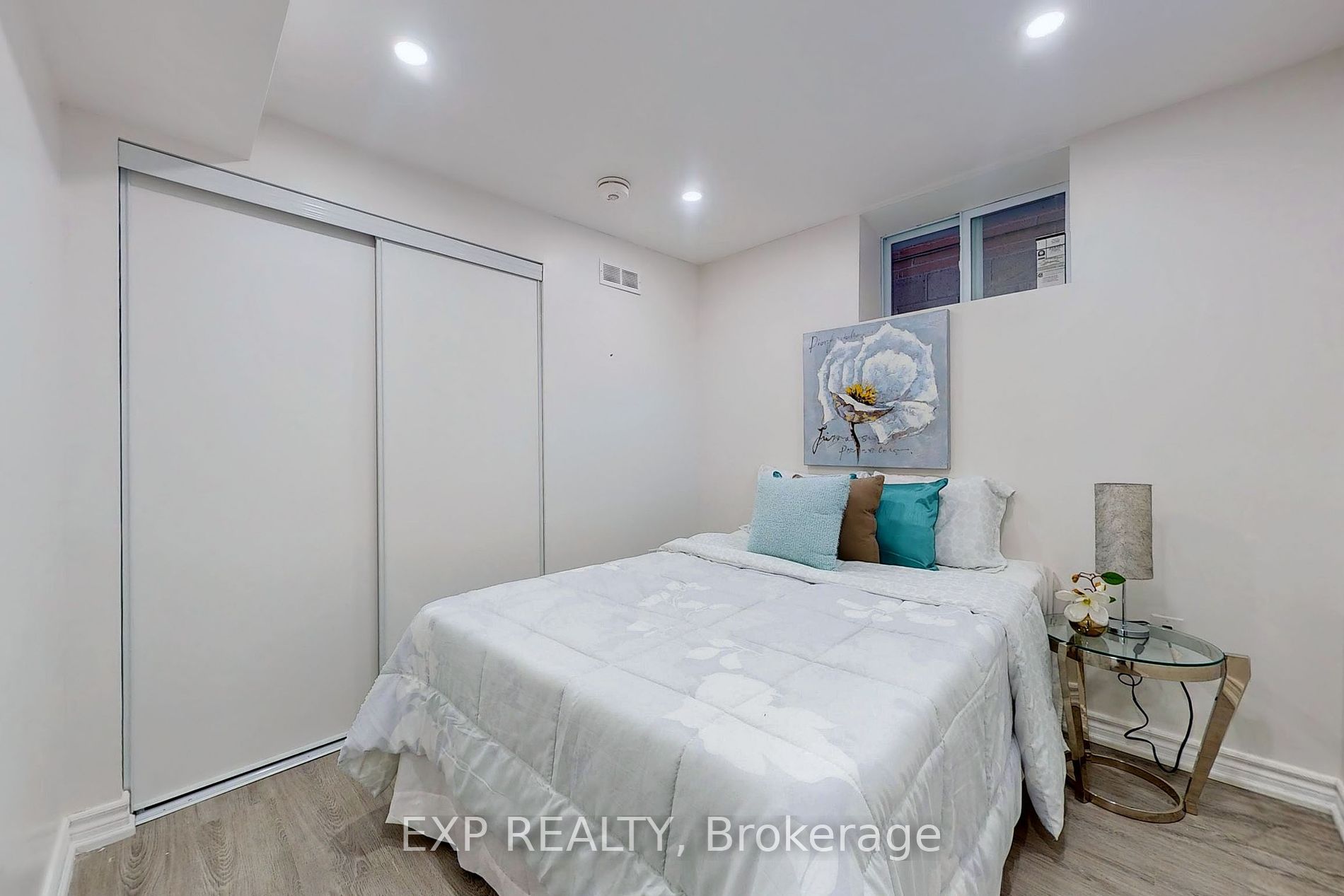 15 Vanbrugh Ave