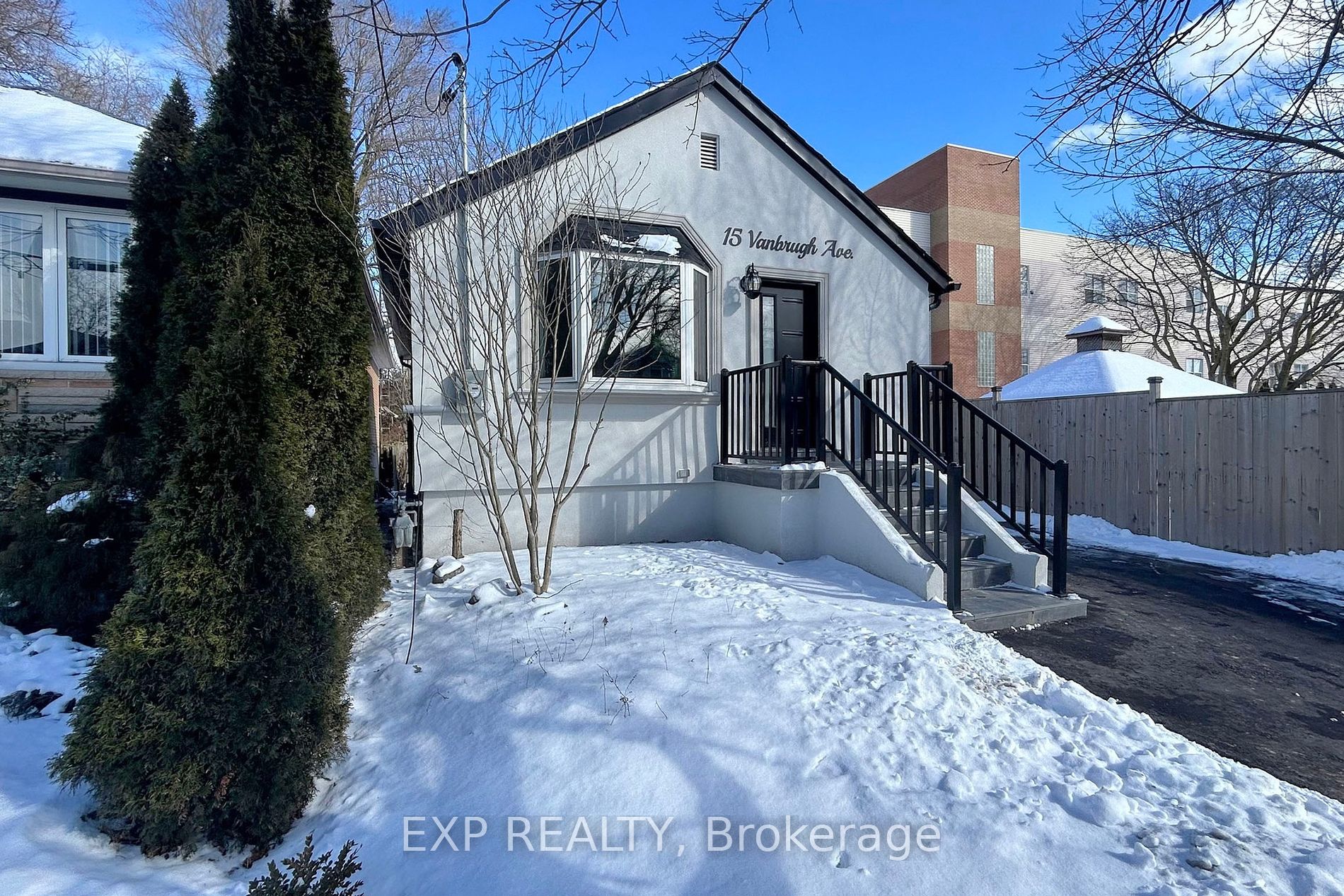 15 Vanbrugh Ave