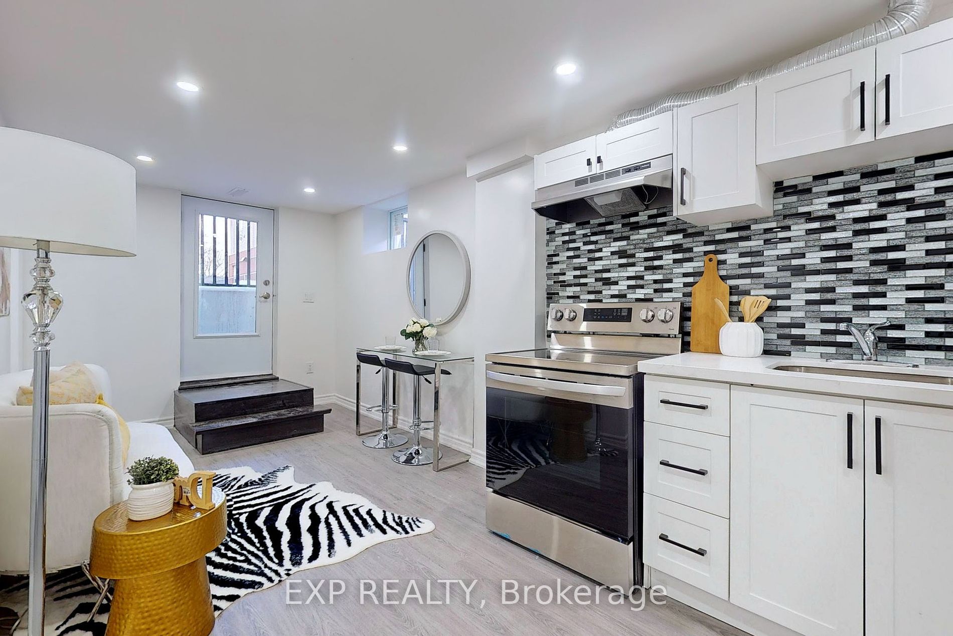 15 Vanbrugh Ave
