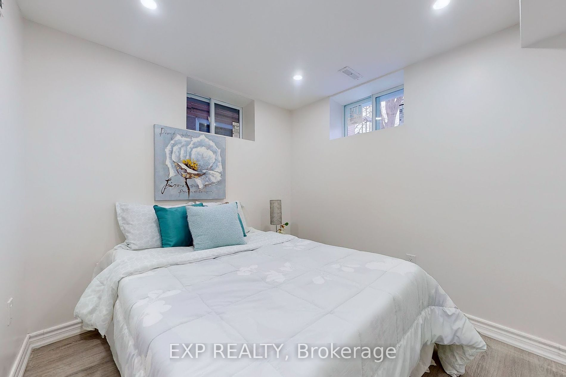 15 Vanbrugh Ave