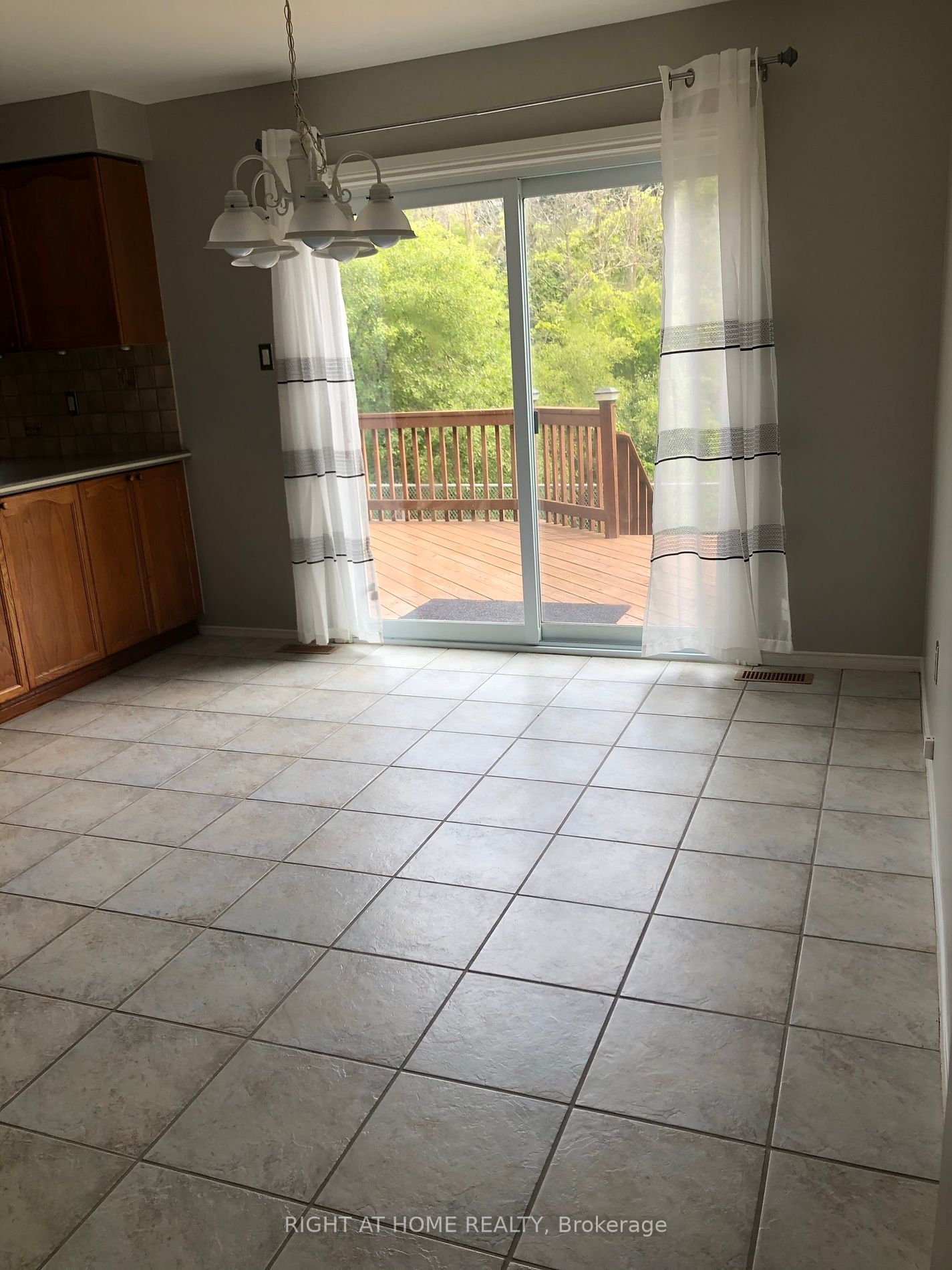60 Cluett Dr