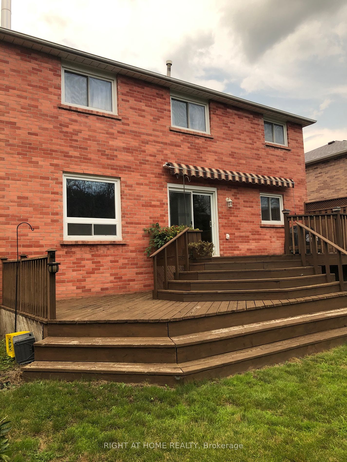 60 Cluett Dr