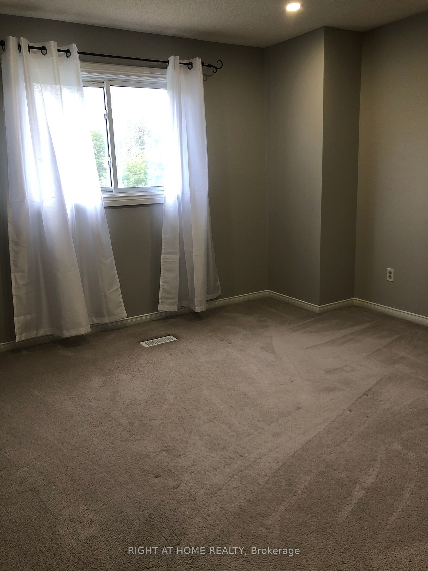 60 Cluett Dr